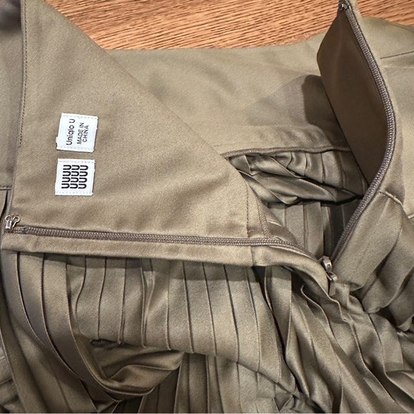 UNIQLO U Women’s Pleated Midi Skirt | Olive | Size 8 |Classic | Dark Academia - Picture 4 of 8